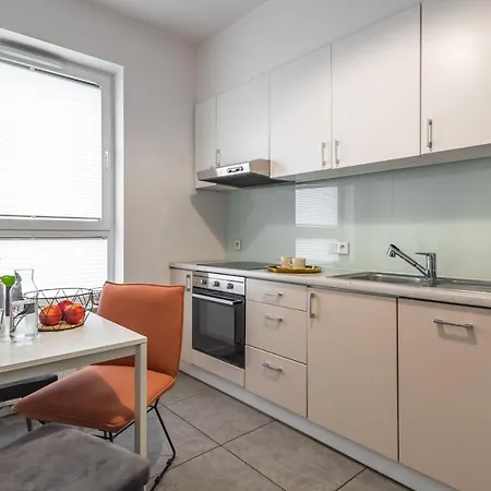 Deluxe By The Railway Station - Parking W Cenie 3* فروتسواف
