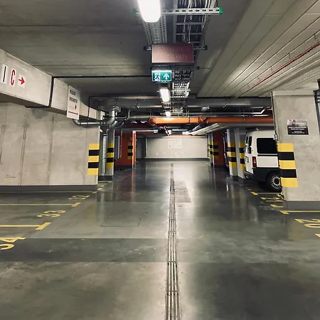 아파트호텔 Deluxe By The Railway Station - Parking W Cenie