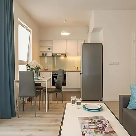 Deluxe By The Railway Station 3*