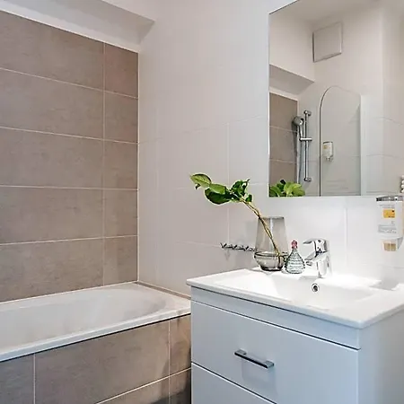 Deluxe By The Railway Station 3*