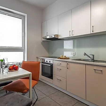 Deluxe By The Railway Station 3*