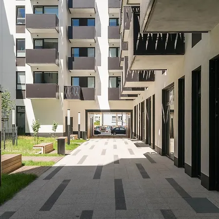 Aparthotel Deluxe By The Railway Station - Parking W Cenie 3*